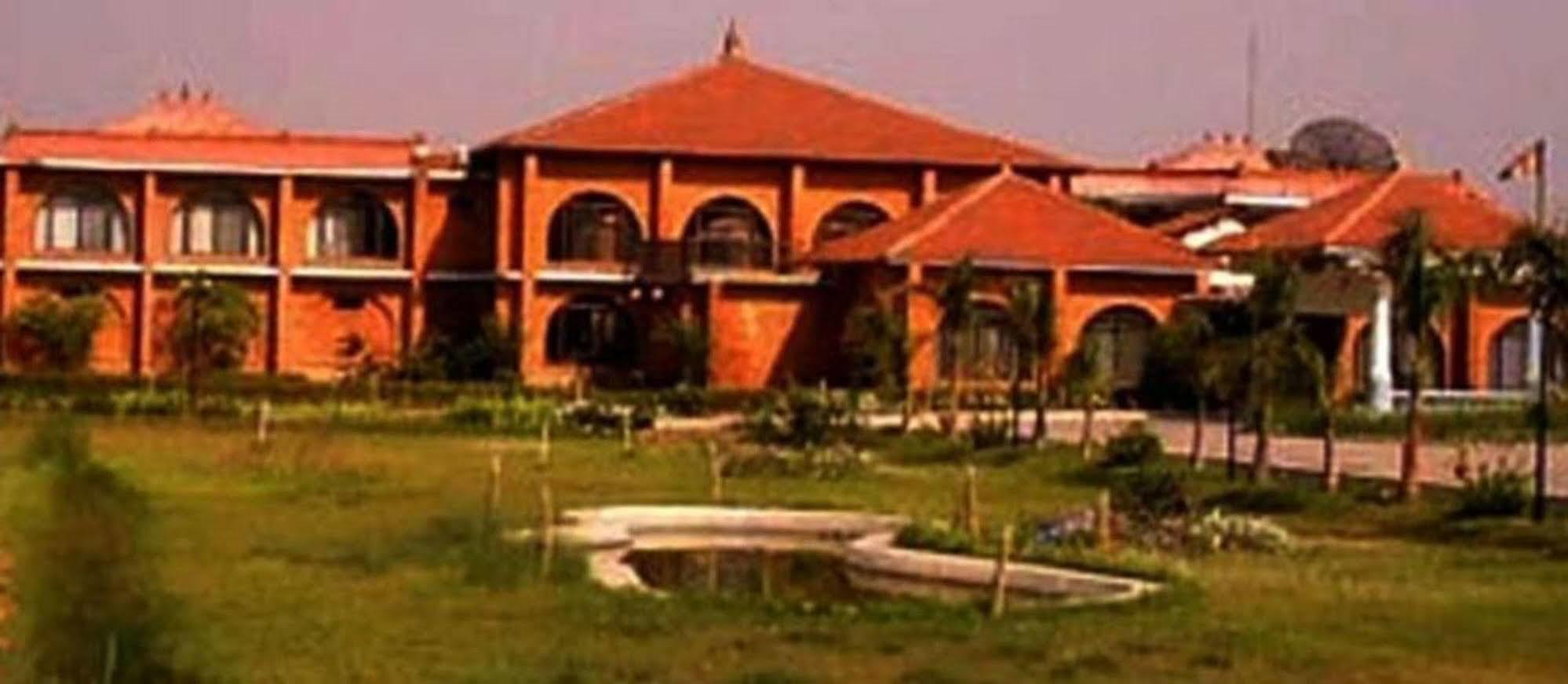 Hotel Lumbini Garden New Crystal Buitenkant foto