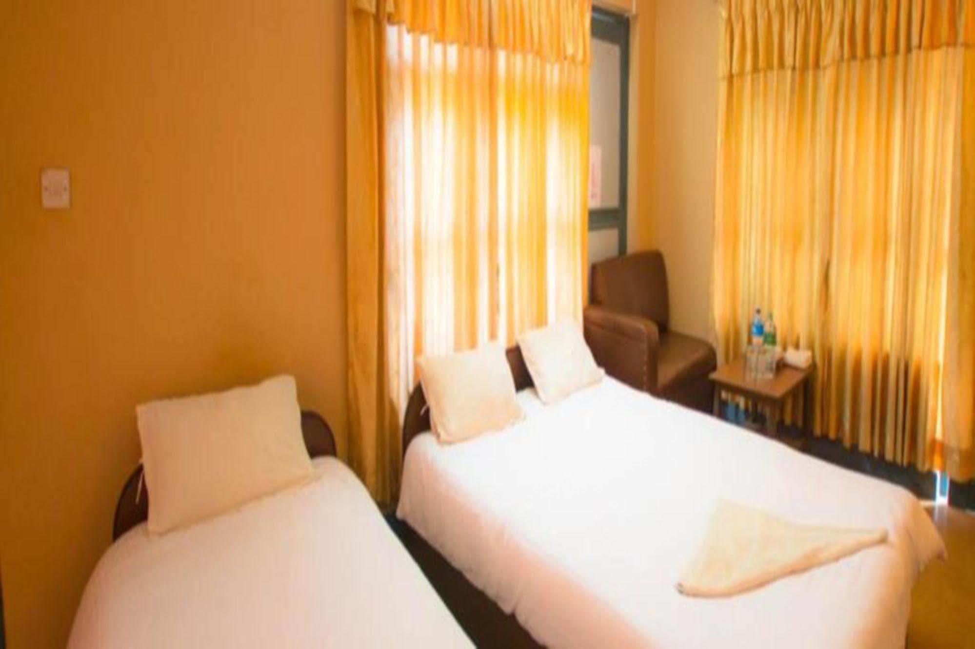 Hotel Lumbini Garden New Crystal Buitenkant foto