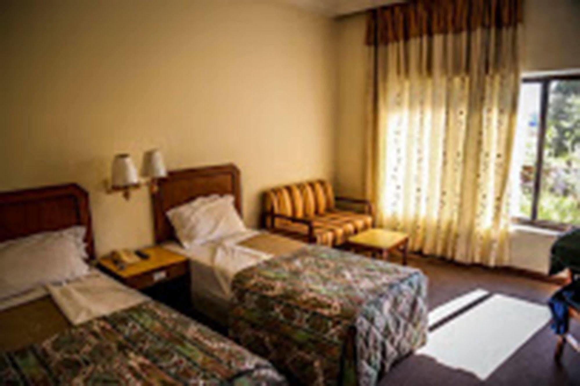 Hotel Lumbini Garden New Crystal Buitenkant foto