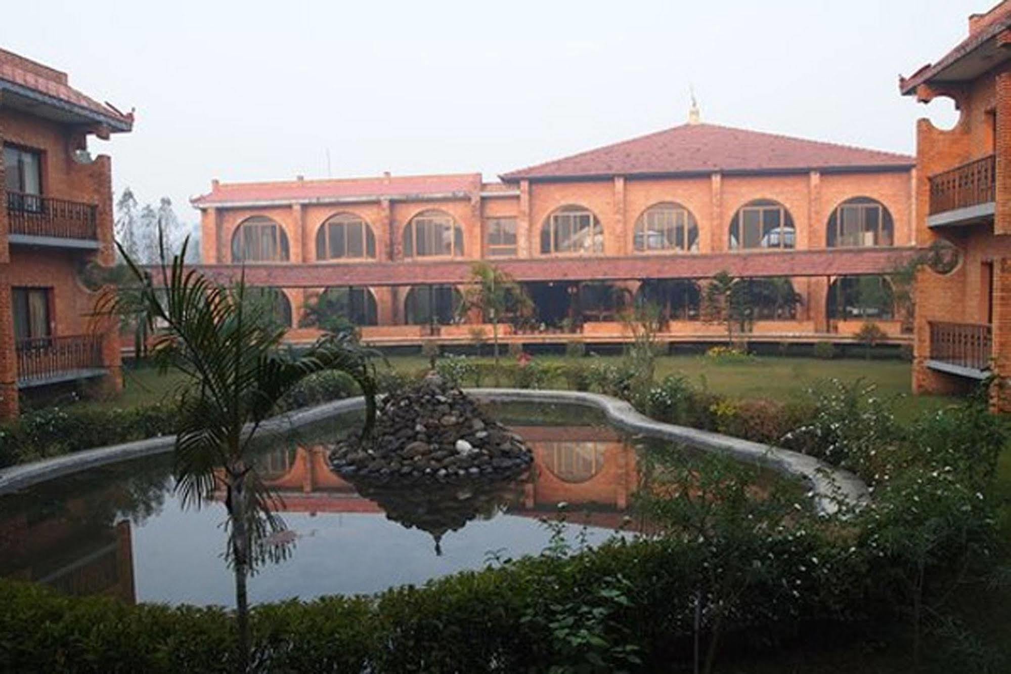 Hotel Lumbini Garden New Crystal Buitenkant foto