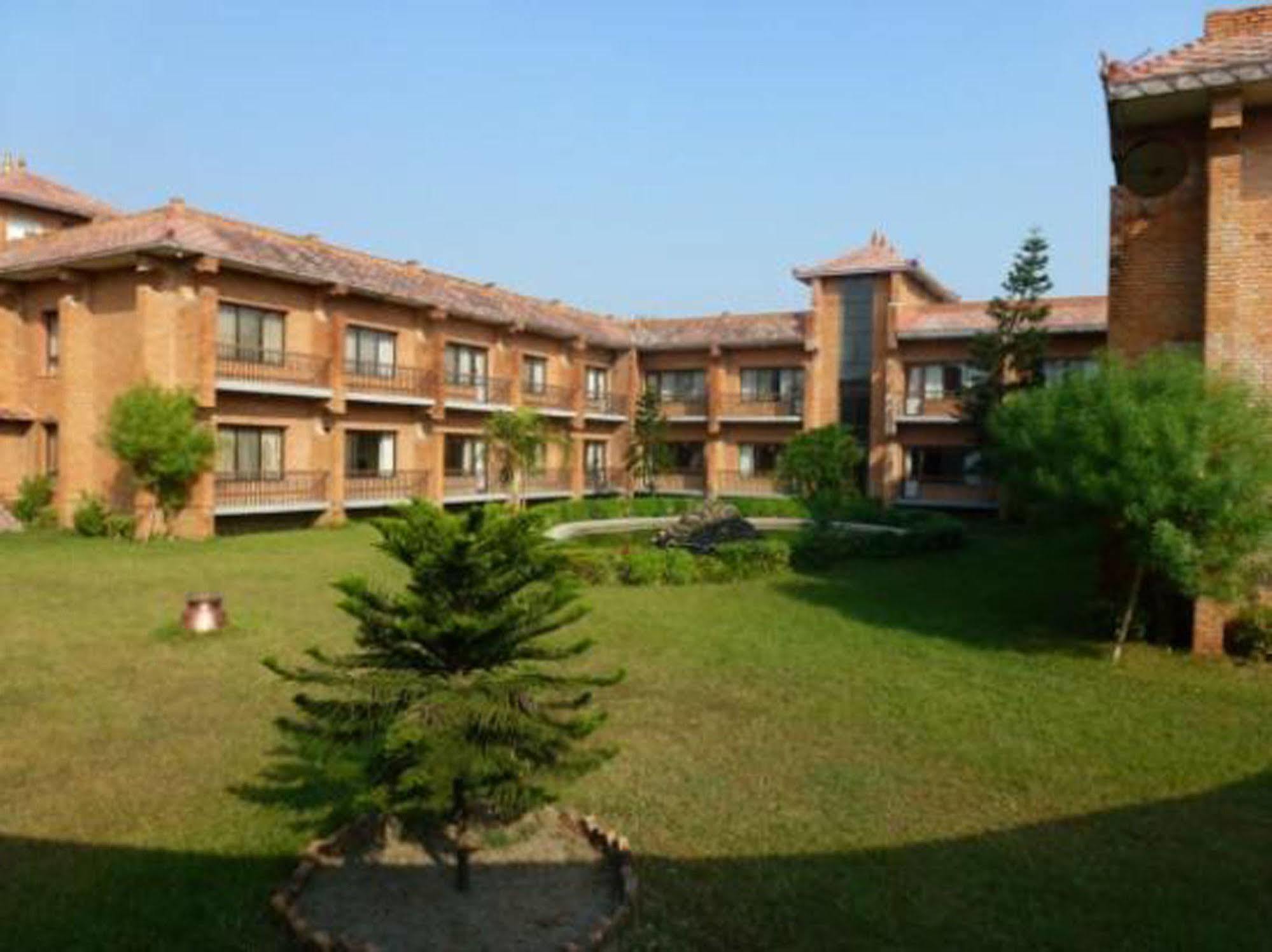 Hotel Lumbini Garden New Crystal Buitenkant foto